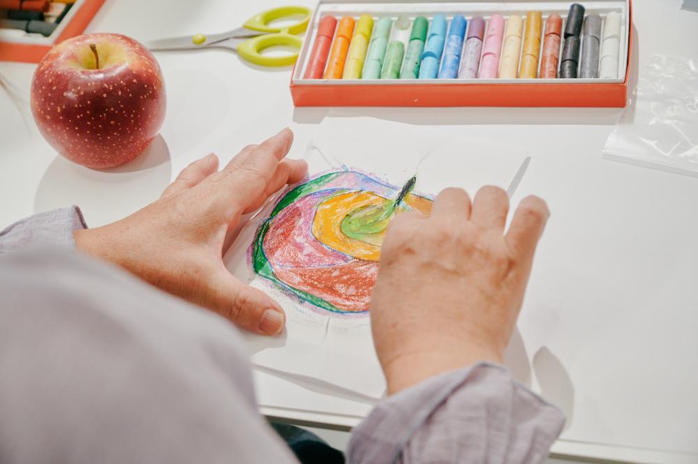 【3/20(金祝)10:00・神戸】親子でアート体験！オイルパステルで描く『イトリンゴ』